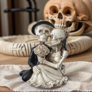 1 Piece Skull Couple Decoration - Gothic Romantic Resin Art Decoration Halloween Decoration Unique Home and Escape Room Display Decoration.