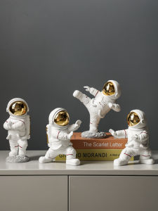 ตุ๊กตาอวกาศตกแต่งบ้าน ตุ๊กตาอวกาศสำหรับตกแต่งห้องนั่งเล่น สำนักงาน ตุ๊กตาตั้งโต๊ะ วัสดุโพลีเอสเตอร์