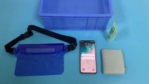 ซื้อ1แถม1 กระเป๋าพีวีซี คาดอก/คาดเอว กันน้ำ แถมฟรี แว่นตาสงกรานต์ กันน้ำ กันแป้ง กันฝุ่น สีสันสดใส อุปกรณ์เล่นน้ำสงกรานต์2025 พร้อมส่งทั่วไทย!!!