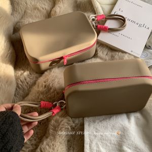 แบบพกพาซิลิโคนสีคมชัดกระเป๋าถือกระเป๋าโทรศัพท์กันน้ําสําหรับทุกวันสไตล์ลําลองขนาดกลาง Neutral เพศ