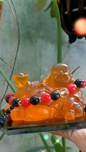Tượng Phật Di Lặc Lưu Ly Màu Cam Trong Chứa Tinh Dầu Trang Trí Trong Ô Tô Taplo Xe Hơi