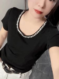 เสื้อยืดคอกลมแขนสั้นทรงสลิมฟิตสำหรับผู้หญิง ทรงเข้ารูป ดีไซน์หรูหรา สไตล์ฝรั่งเศส สีดำ แฟชั่นฤดูร้อน 2025