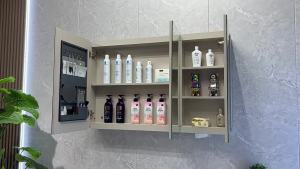 Wall bathroom mirror with LED light toilet mirror cabinet mirror cabinet bathroom mirror with LED light led toilet mirror wall mount customized smart bathroom mirror cabinet simple modern 镜子化妆