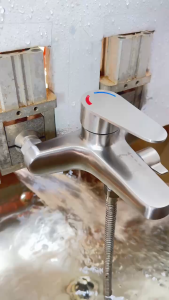 BỘ SEN TẮM NÓNG LẠNH INOX 304 KIỂU MỚI NÚT CHUYỂN NƯỚC BÊN HONG DỄ THAO TÁC