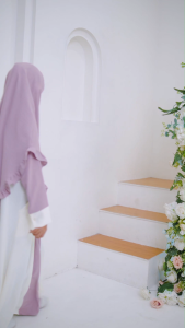 Gamis Anak Perempuan Alma Crinkle Anggun dengan Ujung Belakang Polos Warna Cerah