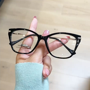 Frame Kacamata Wanita Antiradiasi Terbaru 8206 Reg Minus Cylinder Dan Plus Lensa Blueray Photocromic dan Bluecromic Free Lap Dan Kotak