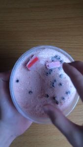 Đồ chơi nhựa dẻo slime Slam trà sữa Lam Anh Store slime trà sữa bao gồm: vị hương dâu dưa lưới và chanh tranh kèm charm