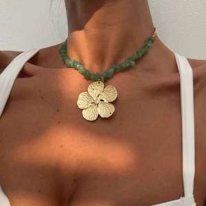 Salircon Women Bohemian Irregular Natural Stone Necklace Women Exquisite Metal Flower Clavicle Chain Beach Party Jewelry Gift