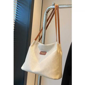 กระเป๋าสะพายไหล่ผู้หญิง กระเป๋าทรงถังแฟชั่นสุดเทรนด์ กระเป๋าสำหรับใส่ของที่ใช้งานได้หลากหลาย กระเป๋าสะพายไหล่แบบหนัง PU ขนาดใหญ่