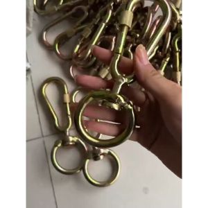 Móc chống soắn cho trâu bò chó béc giê chất liệu thép không rỉ