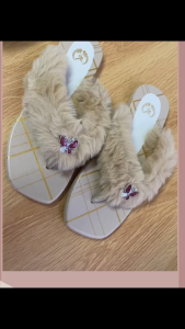 Luxury Womens Faux Fur Open-Toe Flat Slides with Crystal Heart Charm Gold Chain fashion Slippers