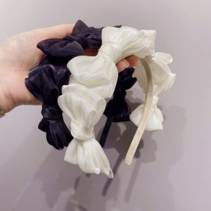 New Khao Hee Lip Balm in Brown Color for Women - Protects and Moisturizes Your Lips, Suitable for Women Aged 20-30 in 2022