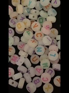 E.B. 100pcs 4x7mm Acrylic Letter Beads Bead Flat Loose Spacer Alphabet Round Beads for Bracelet Jewelry Making