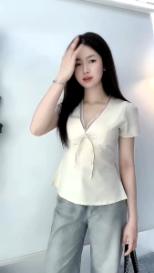 Áo thiết kế kiểu nữ cách điệu mặc hè chất Linen cổ V phối viền Ren tay ngắn xinh