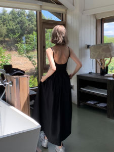 ชุดเดรสคอเหลี่ยมสีดำ กระโปรงยาวคลุมเข่า ทรงหลวม ทรงเข้ารูป แขนกุด ผ้าผสมคอตตอน ยืดหยุ่น ไนลอน โพลีเอสเตอร์