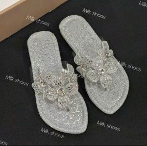 Milk shoes- Dép Lê Nữ Kẹp Quai Meca Dán 3 Bông Đá Lấp Lánh Siêu Chắc Chắn Đế Chống Trơn Trượt.