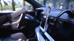 Giá đỡ điện thoại magsafe dán taplo hoặc kính ô tô Choetech AT0005