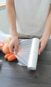 ถุงม้วนปรุ 50ใบ/ม้วน เกรด A เนื้อเหนียว ใส่ผักผลไม้ และเนื้อสัตว์ ขนาด 20x30 และ 25x35 cm. K066