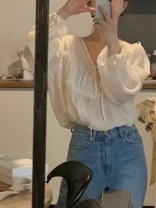 Spring 2025 Womens Loose Fit V-Neck Long Sleeve Chiffon Shirt Gathered Wooden Ear Design Casual Style Fashionable Elegant