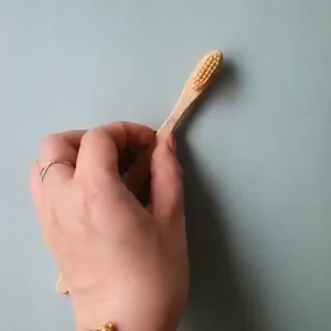 Bàn Chải Đánh Răng Than Tre Lông Mềm Bảo Vệ Nướu Chất Liệu Tay Cầm Gỗ Tre Thiên Nhiên An Toàn