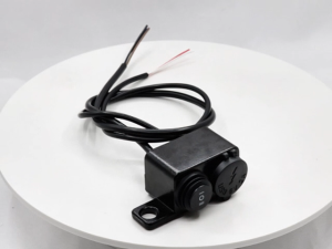 DOMINO หัวคู่ พร้อมสวิตช์ USB ซ้าย ใช้งานปุ่มมือถือได้ทุกปุ่ม มีฟังก์ชั่นครบ และติดตั้งได้