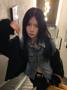 Áo Sơ Mi Denim Cổ Polo Màu Xanh Cổ Điển Mỹ Dành Cho Nữ Áo Khoác Ngoài Ôm Vừa Vặn Thon Gọn Thời Trang Xuân Áo Chống Nắng