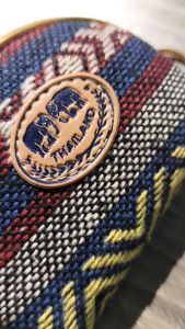 กระเป๋าผ้าซิปต่อข้างพวงกุญแจ 29x7.5x2 ลายไทย ใส่เหรียญ 1 ใบ📌สุ่ม คละสี / คละลาย 📌