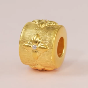 Chow Sang Sang 周生生 999 Gold Gold Rhyme Diamond Carved Flowers Charm for Women 95016C (Bracelet Not Included)