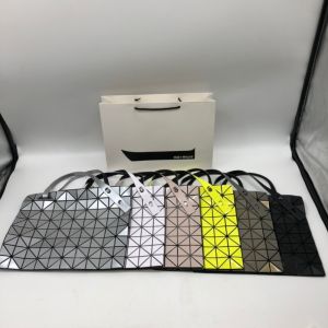 100% genuine product BAO BAO Japanese new 8 × 10 grid rock bag geometric diamond grid bag foldable hand-held single shoulder womens bag large capacity tote bag