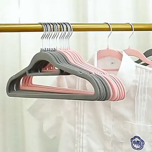 (JIJI.SG) HANS Anti-Slip Velvet Hanger (10pcs) Closet Organiser/ Clothes Hangers / Laundry