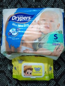 Drypers small 22 pcs with baby wipes