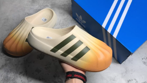 อาดิดาส adiFOM MULE แฟชั่นใส่สบายกันลื่นรองเท้าแตะปิดหัวสีเหลืองสีขาวสีดำ