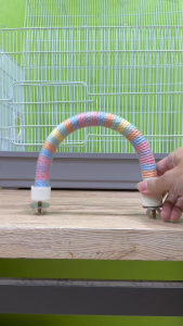 คอนนกเชือกสีรุ้ง แบบดัดได้ นุ่มเท้า สำหรับหงส์หยก เลิฟเบิร์ด นกเล็ก 41.5 CM