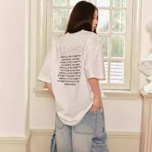 T-Shirt Wanita Ukuran Besar Lengan Pendek  Desain Streetwear Longgar Slim Fit  Motif Huruf Retro Premium 2025  Katun Tipis Bernapas untuk Gaya Kasual & Hip Hop  Gaya Amerika retro Gadis manis pedas Modis Serbaguna  Kerah bulat Slip - on Tops Eksklusif
