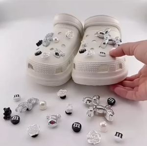 รองเท้าหัวโต ใส่สบาย พื้นสูง 9 เซน งานEVA มีสติ๊กเกอร์แถมสุดน่ารัก 8011