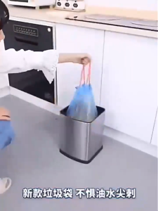 5ม้วน (1 ม้วนมี 15 ใบ)ถุงขยะ ถุงขยะแบบมีเชือกรูด ถุงใส่ขยะอเนกประสงค์ มีความเหนียว ขนาด 45X50 cm แบบ 1 ม้วน (1 ม้วนมี 15 ใบ)