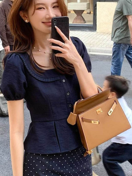 %C3%81o%20N%E1%BB%AF%20Elegante%20Th%E1%BB%9Di%20Trang%20C%E1%BB%95%20Vu%C3%B4ng%20Tay%20B%E1%BB%93ng%20Ng%E1%BA%AFn%20%C3%94m%20S%C3%A1t%20Ph%C3%A1p%20-%20Image%204
