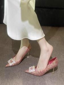 เรียบหรู รองเท้าแต่งงานเลื่อมฝรั่งเศสรองเท้าส้นสูง ผู้หญิง 2024 สไตล์ใหม่สวมใส่สองทางคริสตัลสีแดงรองเท้าเดียว ทันสมัย รองเท้าส้นเตี้ย