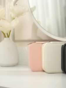 【Ready Stock】Jewellery Storage Box Case/Travel Jewellery Box Necklace Ring Earring shoushi