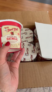 Bobs Red Mill Gluten Free Oatmeal Cup Apple & Cinnamon 67g