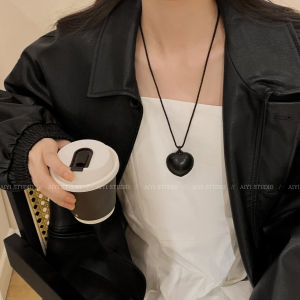 Long Black Heart Pendant Necklace Womens Spring Summer Sweater Chain Hoodie Chain Clavicle Chain Fashion Jewelry Accessory