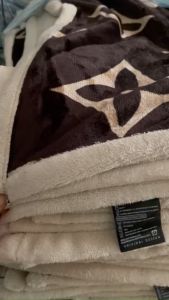 Chăn lông Cừu Thương Hiệu dày dặn size 200x230 cm chăn đông không phai màu rụng lông vón cục