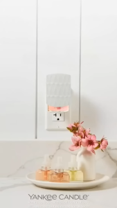 Yankee Candle Electric Wall ScentPlug Diffuser and Refill Fragrance - Flameless alt. to Bath and Body Works Wallflower