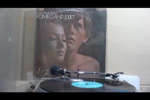 1 แผ่นเสียง 12นิ้ว u67 ROMEO AND JULIET แผ่นVG+ริ้วรอยบาง เสียงรบกวนน้อยนิดไม่มีรอยลึก แผ่นล้างสะอาดแล้ว ปกVGมีตำหนิขอบนิดหน่อย ขอบขาด สันทะลุ