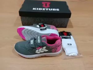 KIDZTUBS Sepatu Sekolah Anak Paket Koplit Sepatu Sekolah + Tas Sekolah + Kaos Kaki Size 28 29 30 31 32 33 34 35 36 37 TUBS1958021825