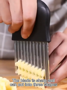 Pemotong Kentang Berbentuk Jalur 4 IN 1 Stainless Steel Potato French Fries Slicer Potato Wavy Edged Tool Vegetable Fruit Knife Cutter Chopper Slicer土豆切条