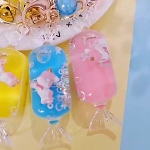 Móc khóa cún con trong hình viên kẹo xinh xắn dễ thương