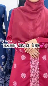Baju Kebarung Songket Tabur