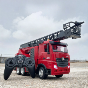 Huina | Alloy 1/18 Spray Function Remote Control Fire Truck Model