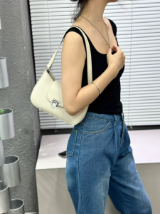 8026# Irene Novy High-end Niche New Fashion Casual Underarm Bag Shoulder Bag Baguette Womens Bag